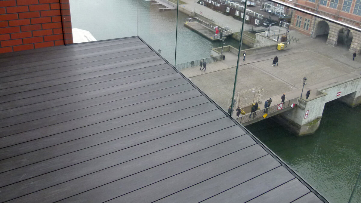 Balcony in the apartment - WPC decking boards Premium Anthracite