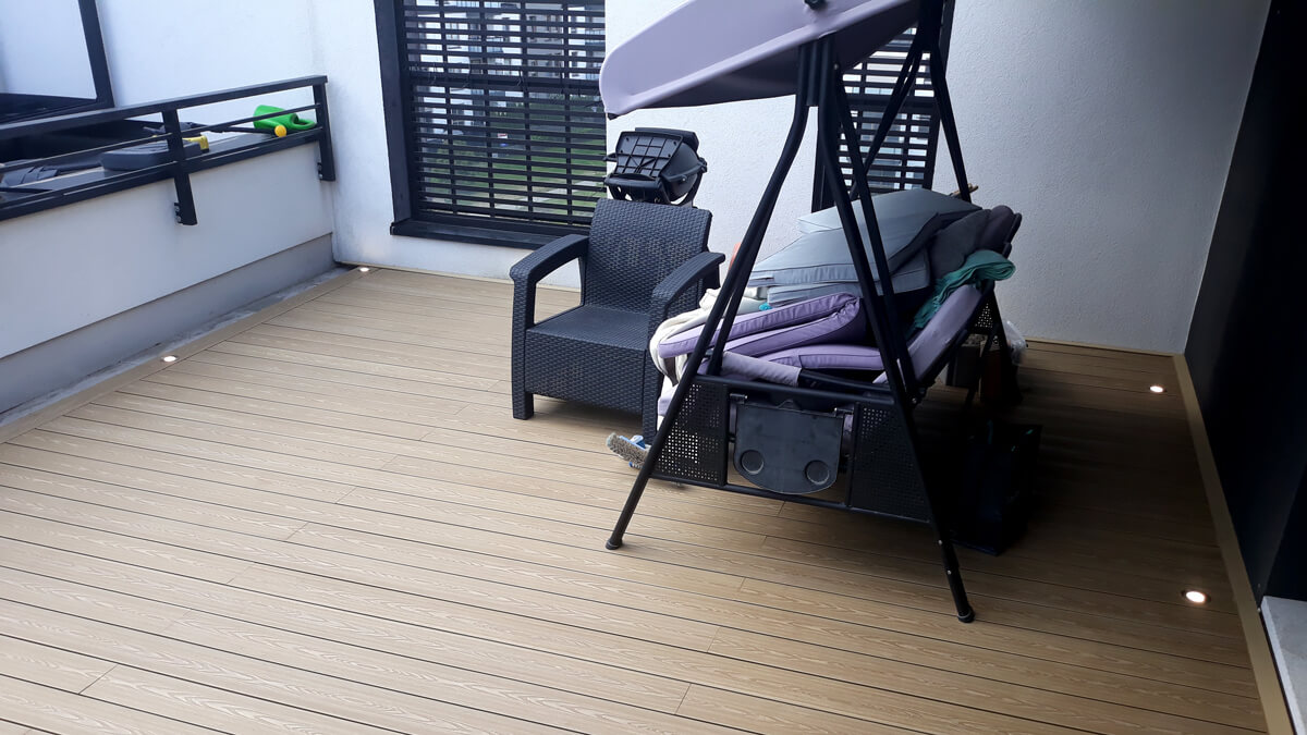 Balcony made of composite decking board 3D Honey Teak