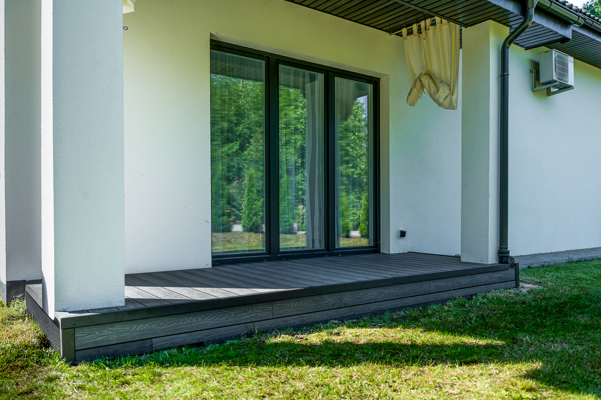 Terrace with Classic Anthracite composite decking