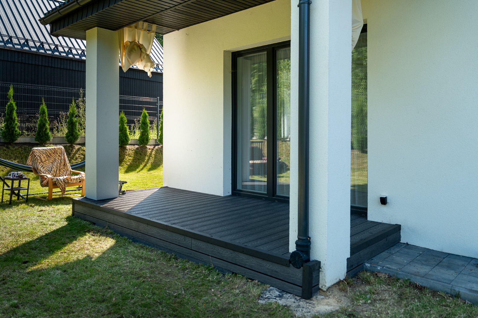 Terrace with Classic Anthracite composite decking