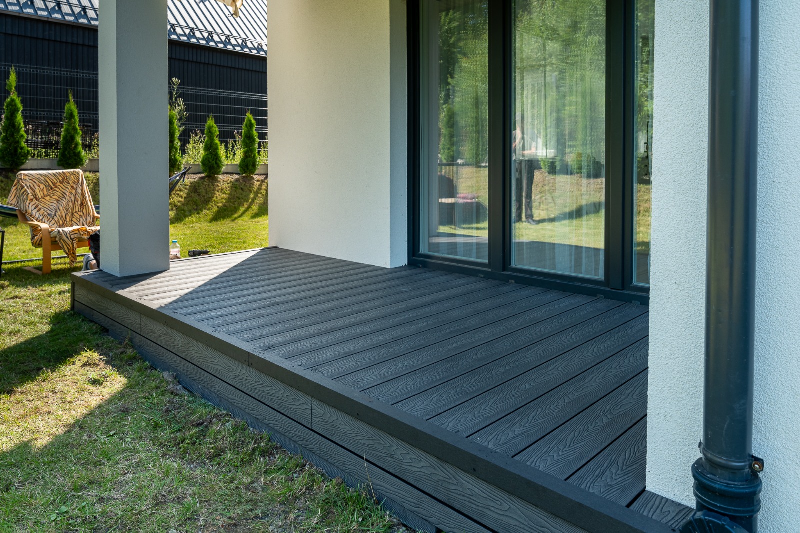 Terrace with Classic Anthracite composite decking