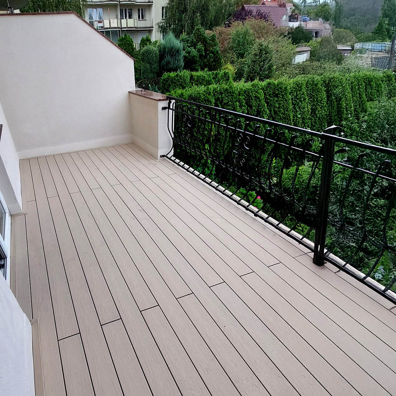 Composite boards on the balcony – Premium Ecru