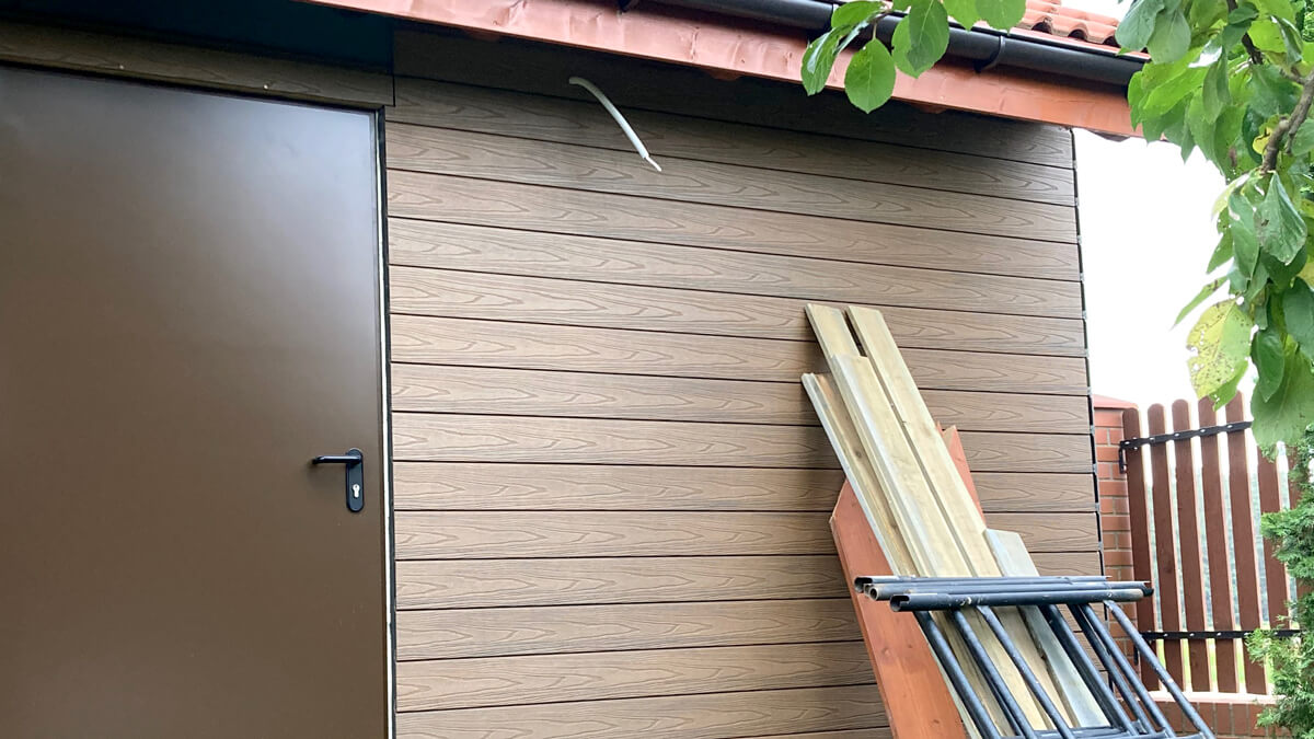Finishing the garden house – composite cladding board Teak