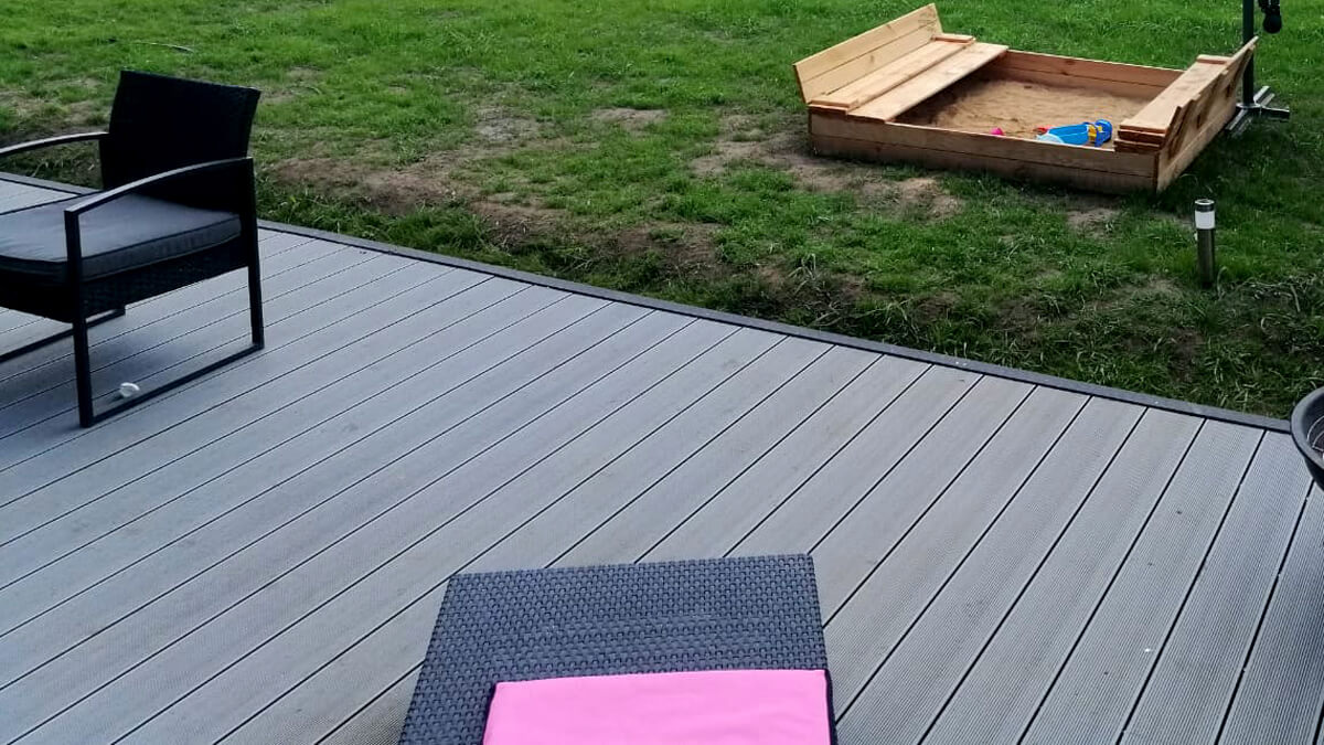 A house with a terrace – composite decking boards Standard Light Gray