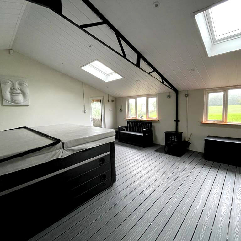 Relaxation and Design Combined – Interior with 3D Classic Grey Composite Decking