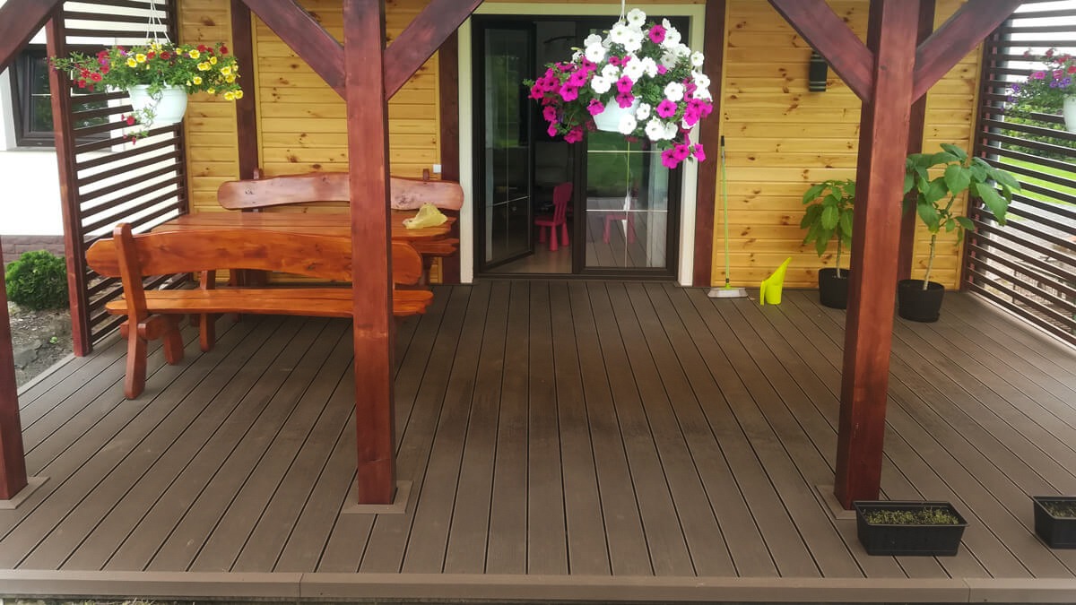 Veranda made of WPC decking boards Standard Brown