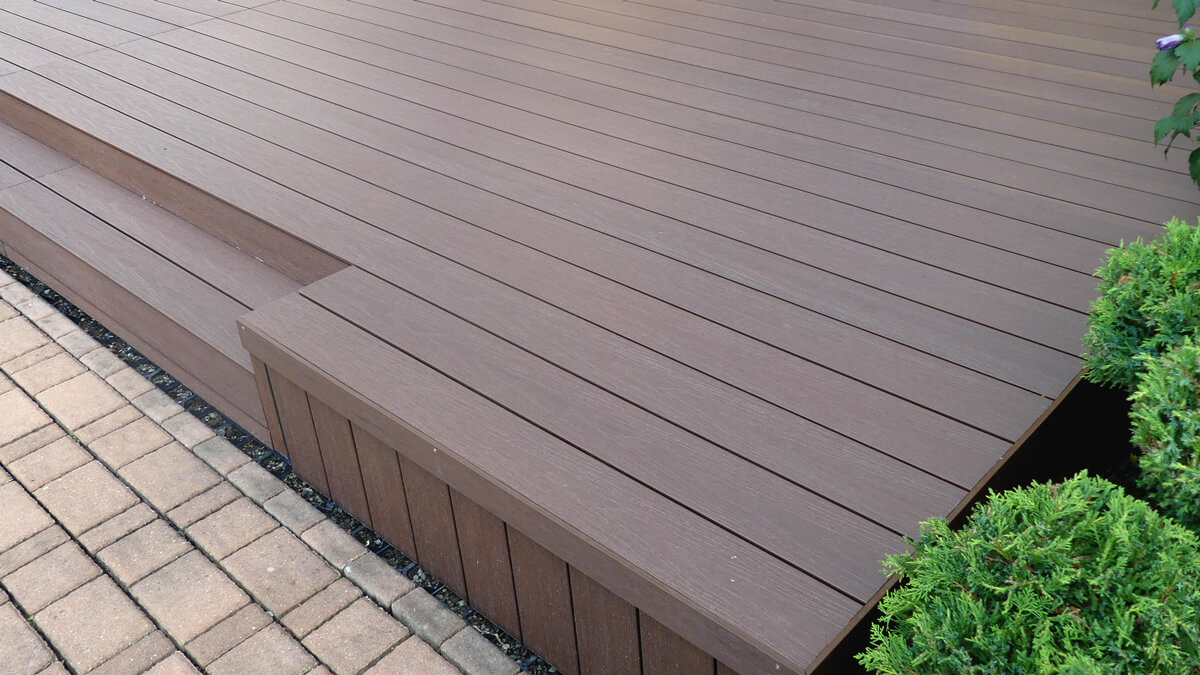 Rounded terrace made of composite decking board Premium Redwood