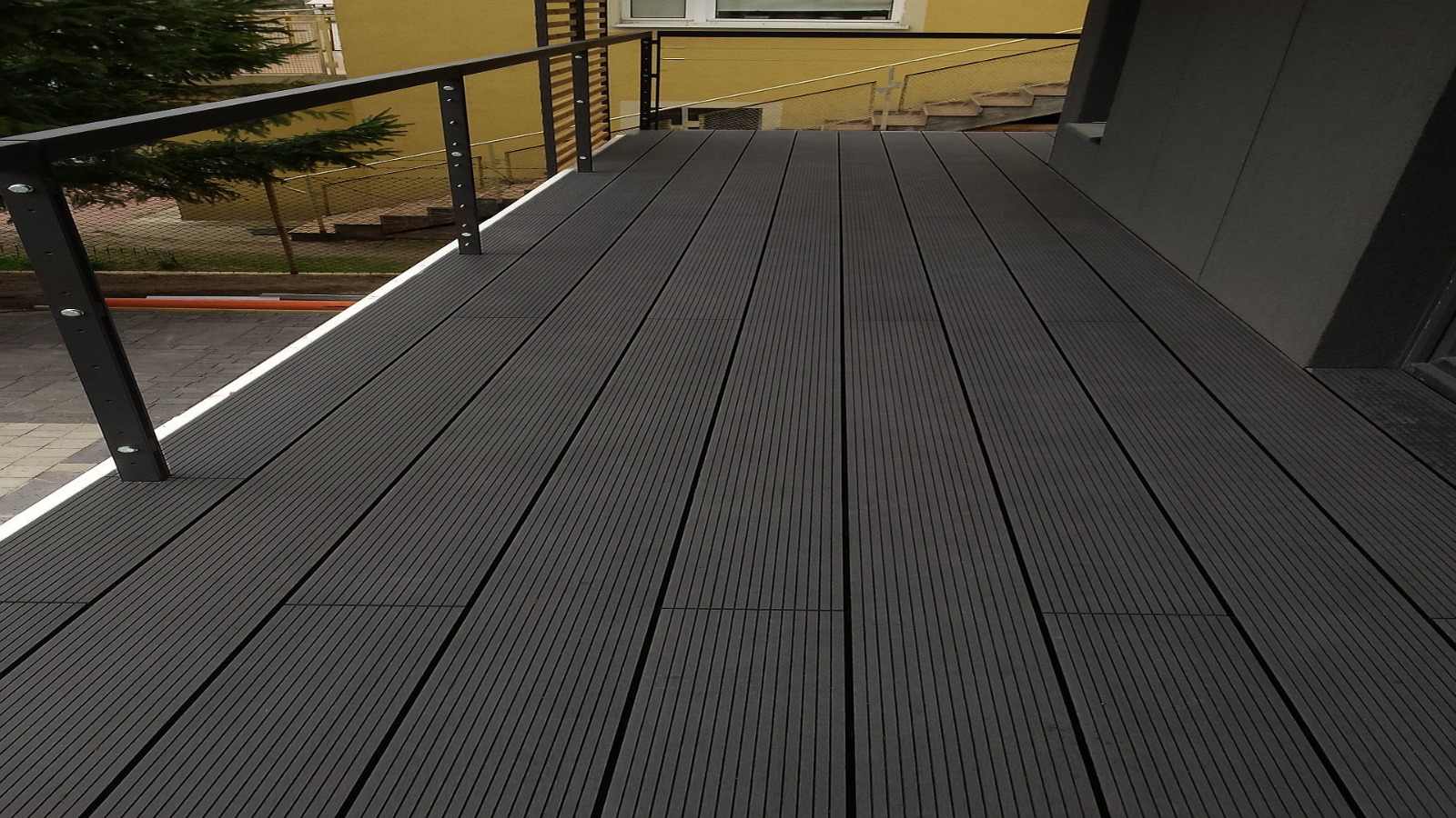 Large balcony with composite decking Standard Anthracite