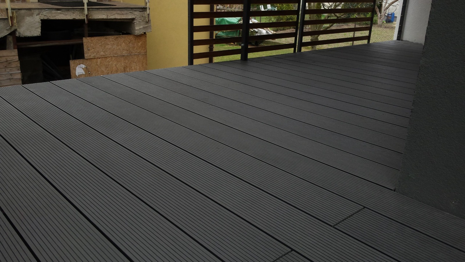 Large balcony with composite decking Standard Anthracite