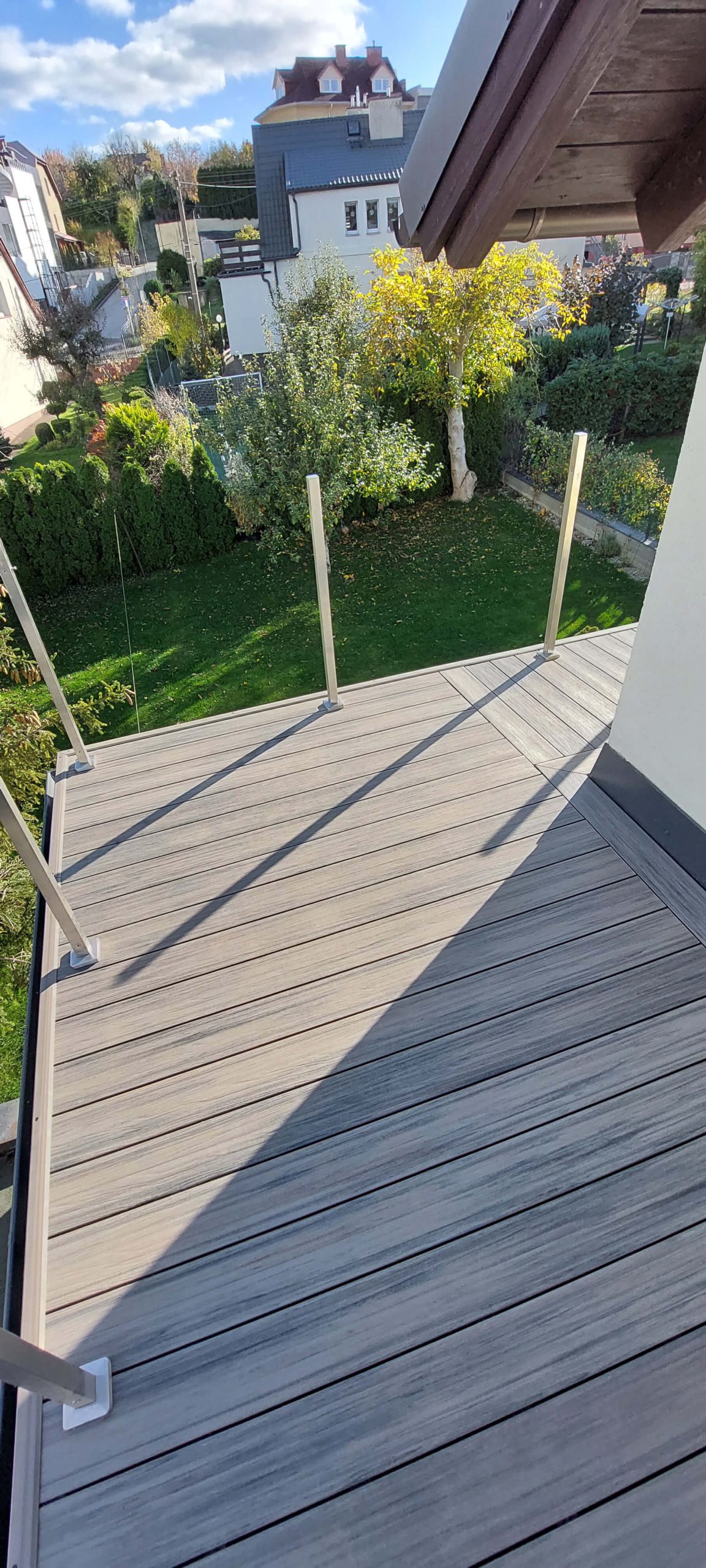 L - shaped balcony - composite deckiong board Premium Antique