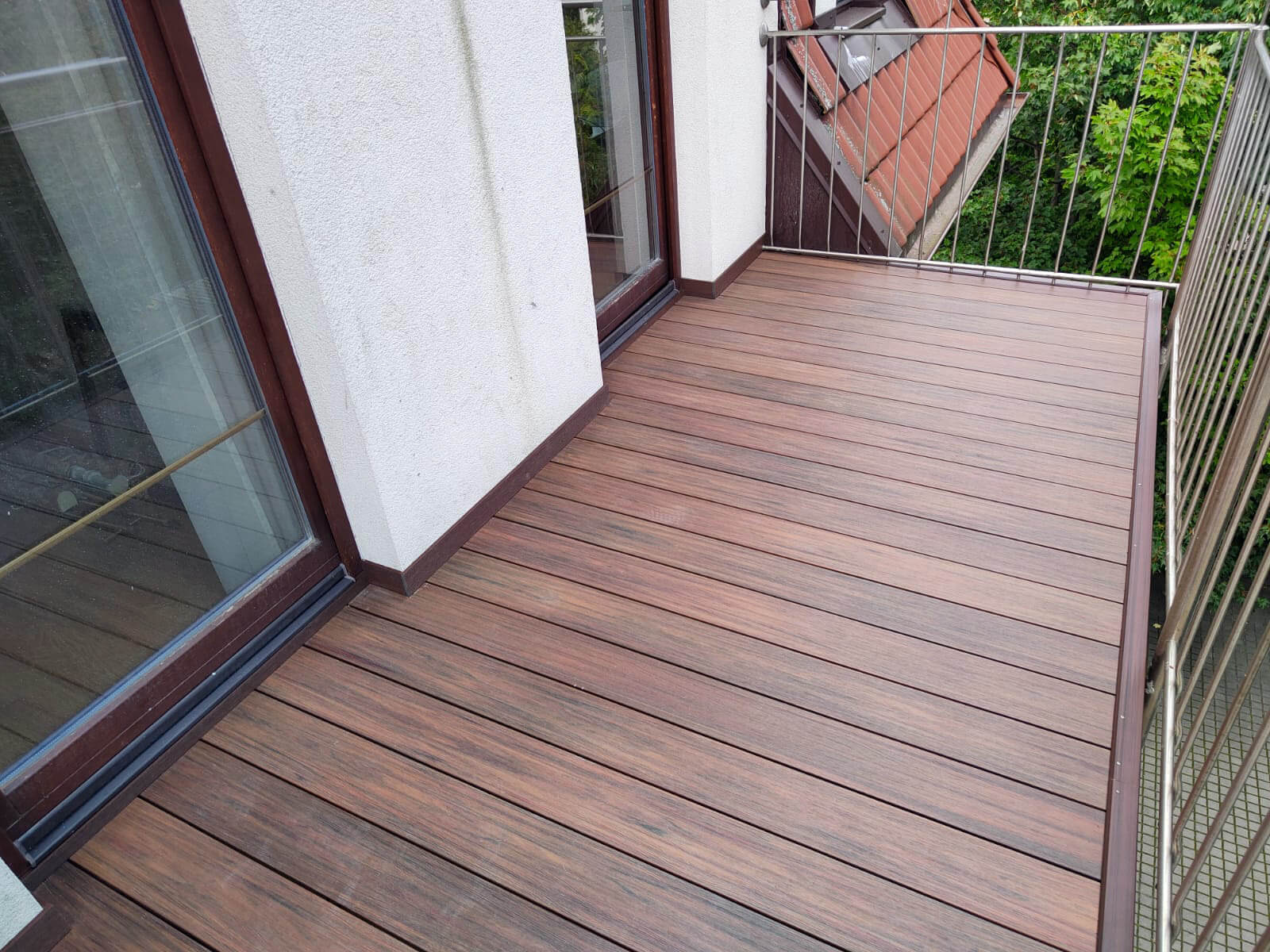 Balcony made of composite decking board Premium Redwood