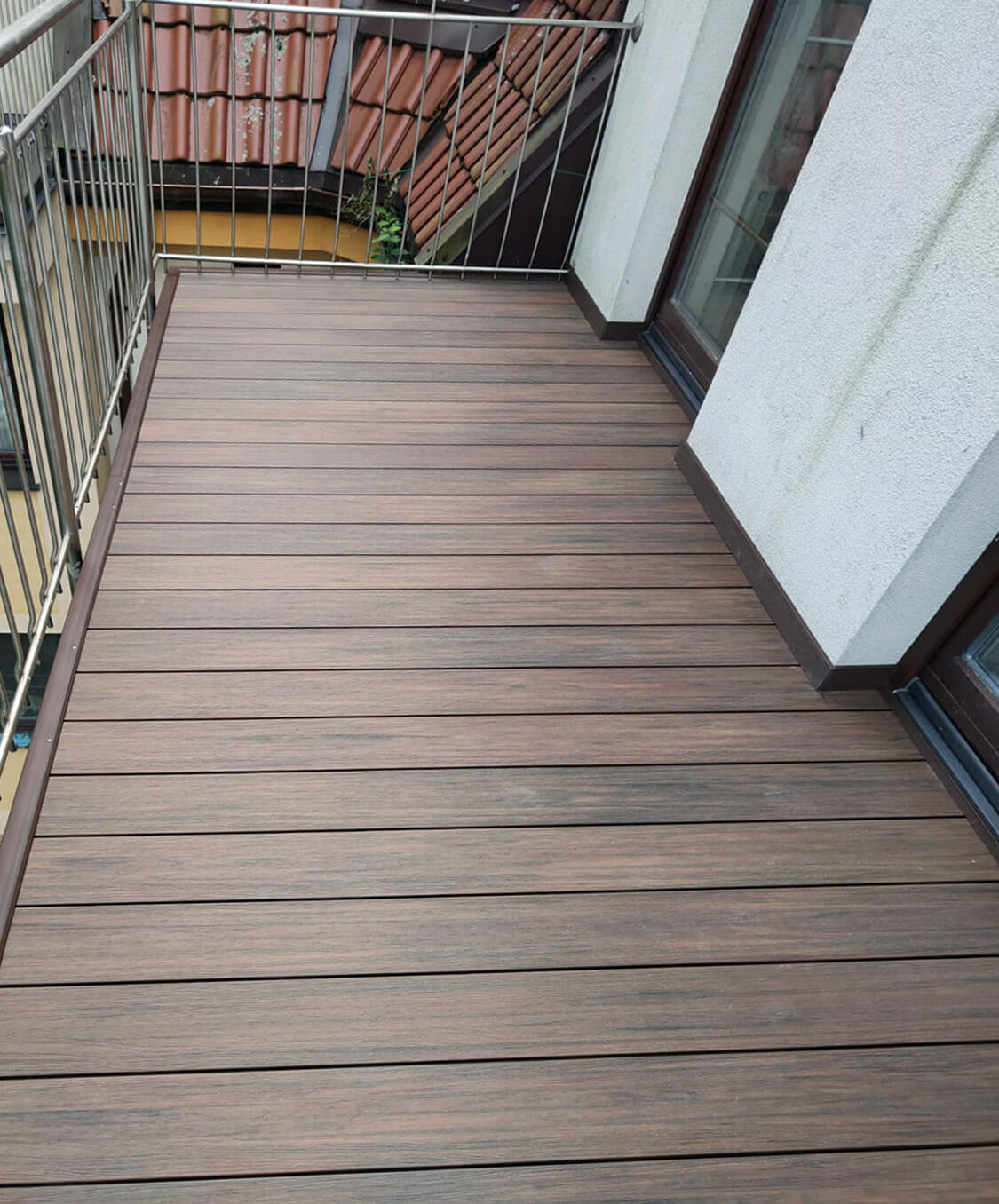 Balcony made of composite decking board Premium Redwood