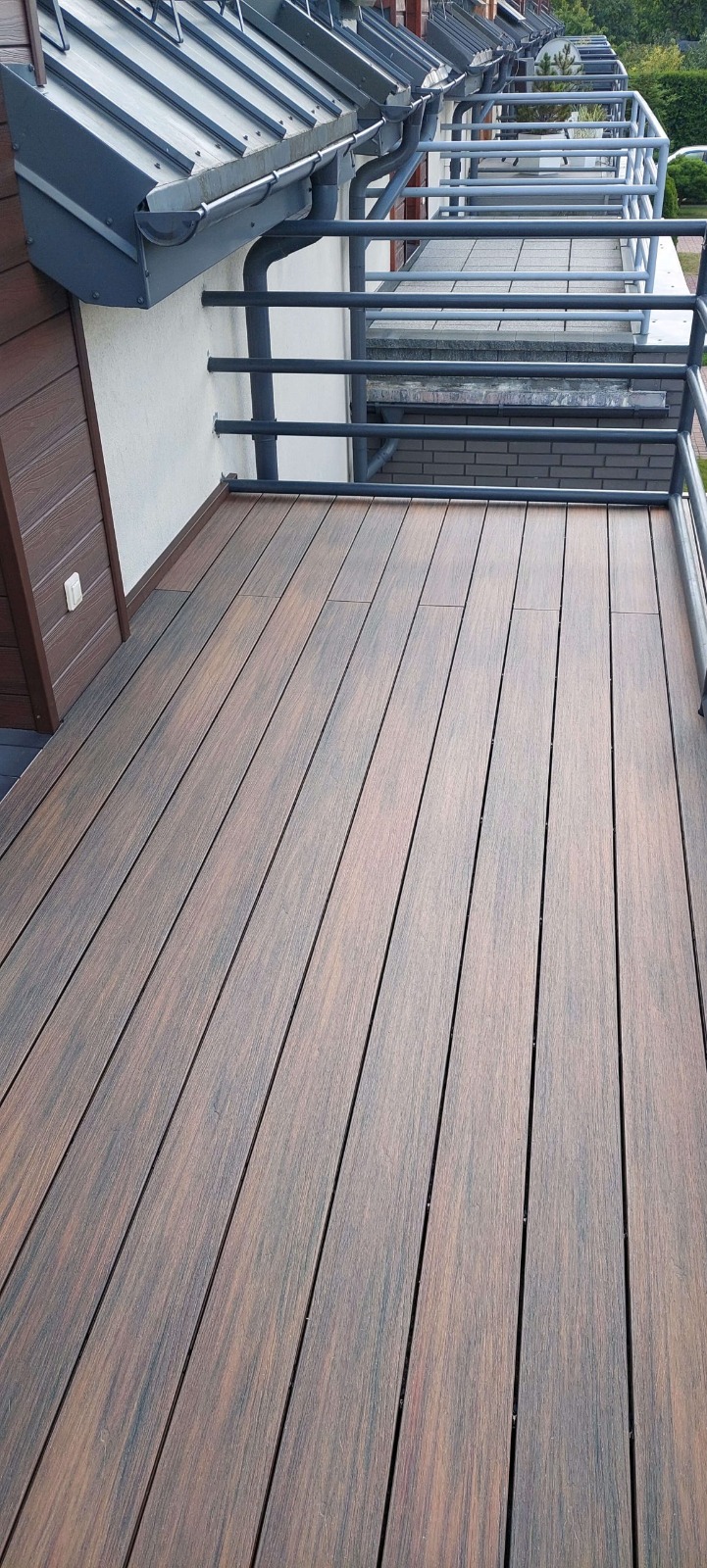 Balcony made of composite decking board Premium Redwood