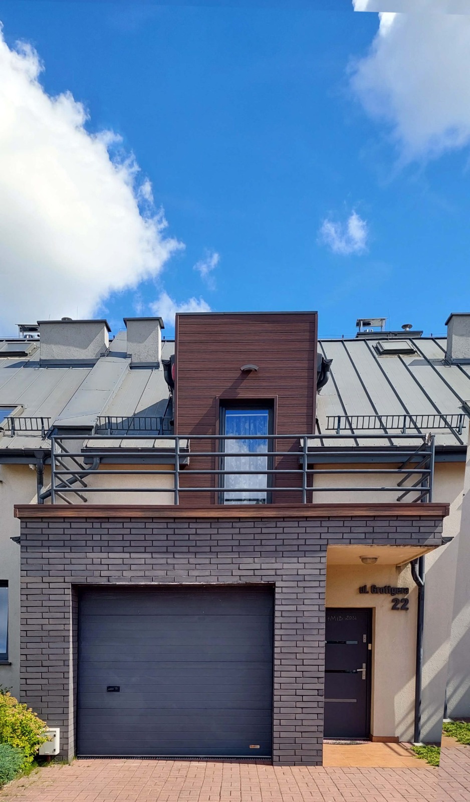 Balcony made of composite decking board Premium Redwood