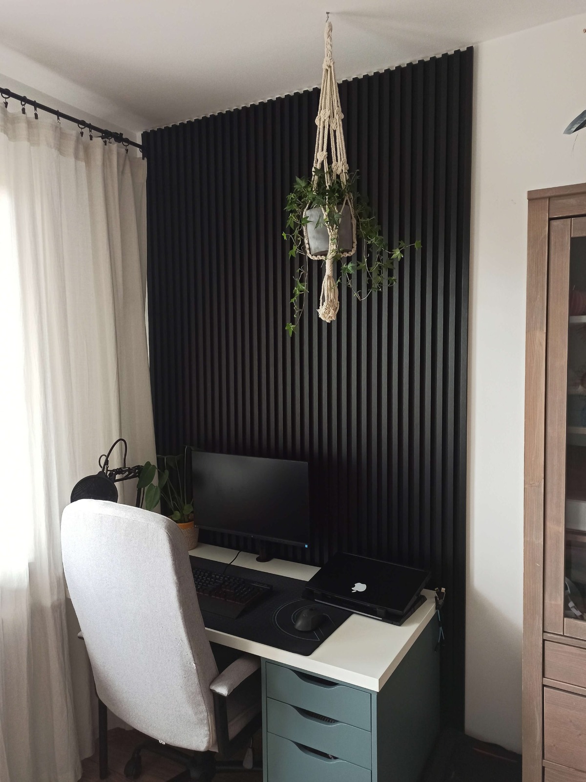 Black slats on a white wall - Decorative Wall Slats Satin Black