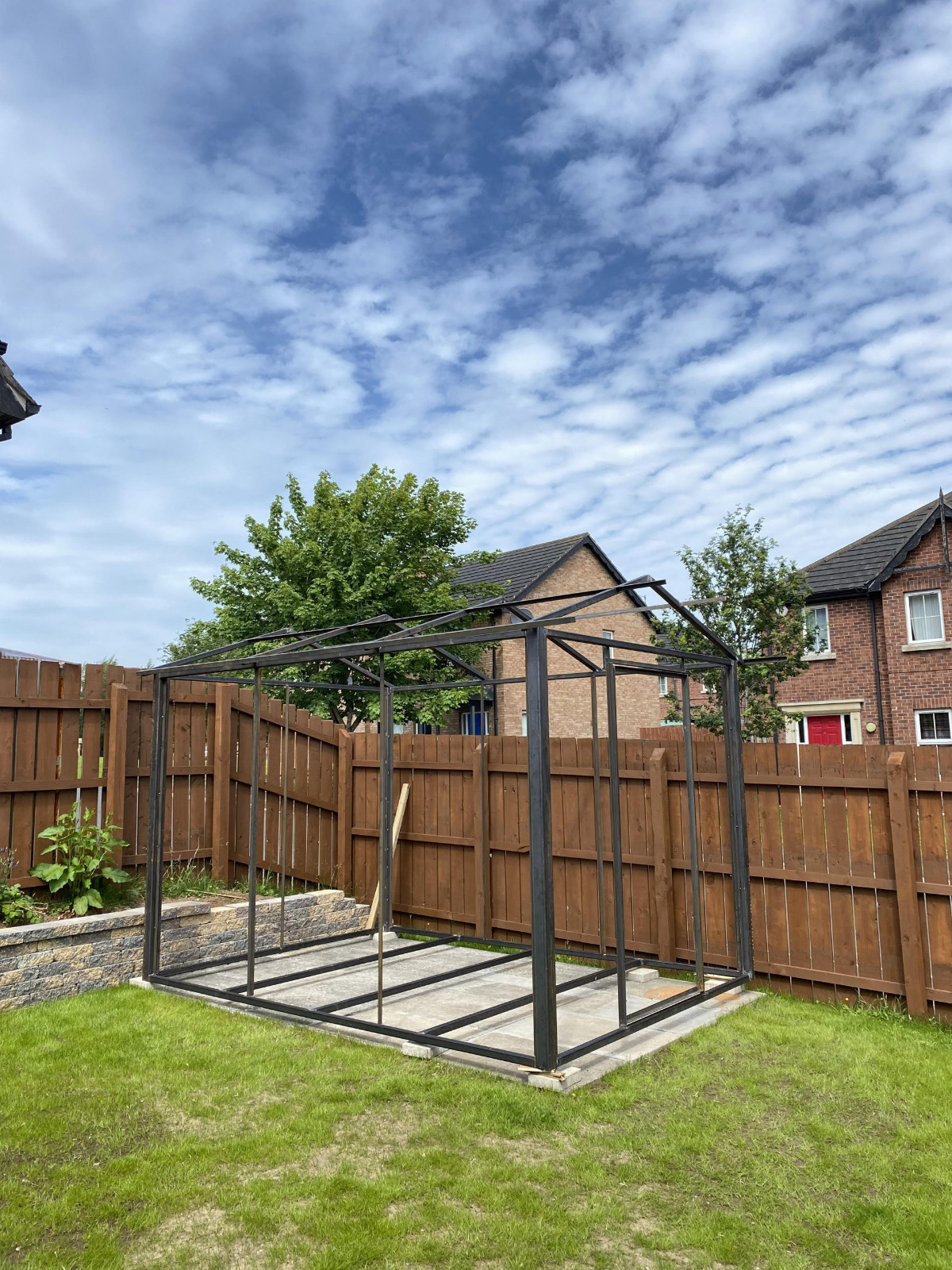 Garden house with Standard Honey Teak cladding board – a practical and aesthetic accent in the garden