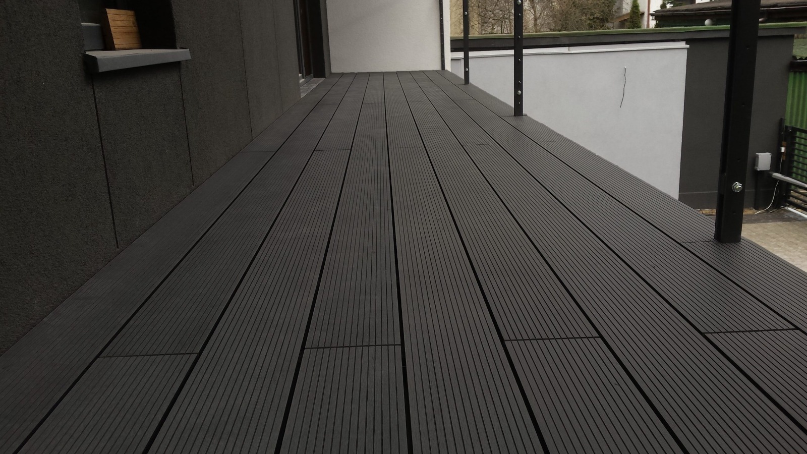 Large balcony with composite decking Standard Anthracite