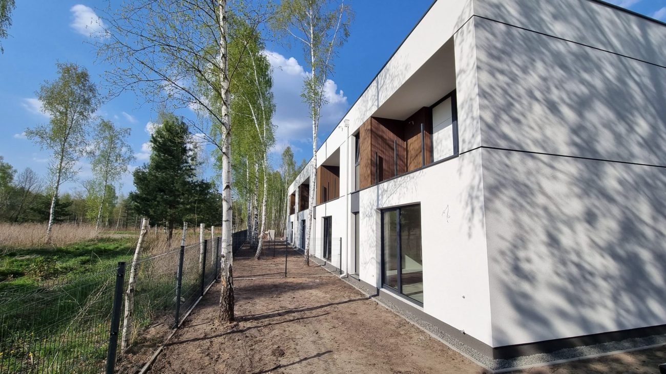 Building Facade – Premium Teak Exterior Slats