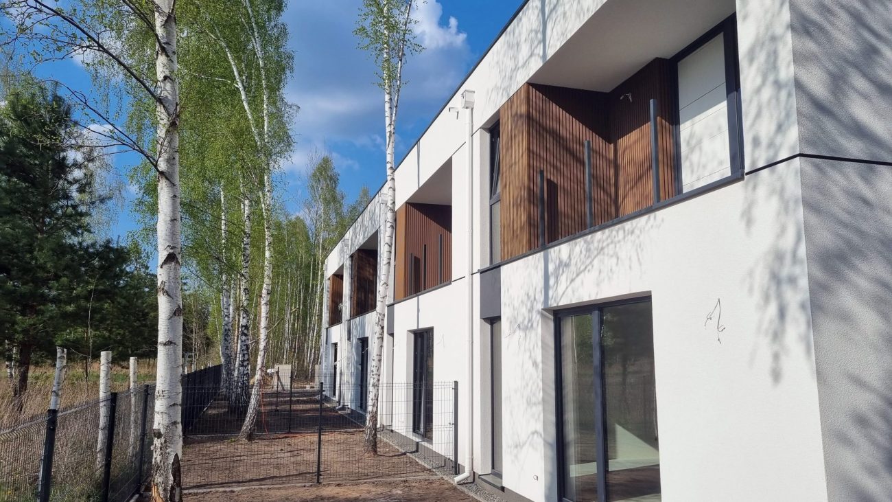 Building Facade – Premium Teak Exterior Slats