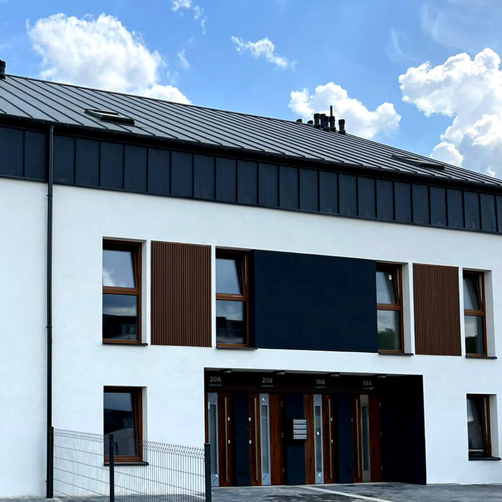 Slatted façade elements around window installations – Premium Teak slats