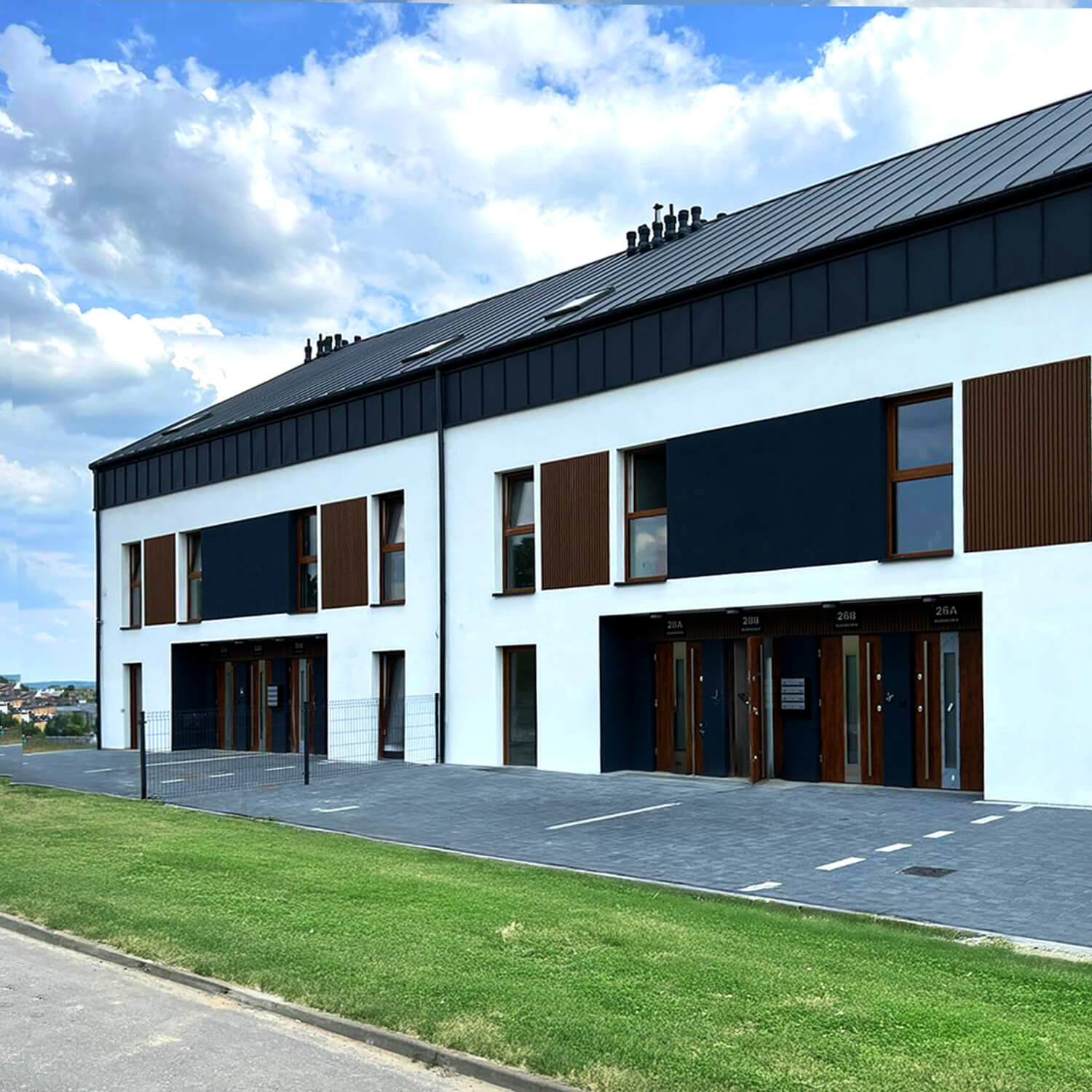 Slatted façade elements around window installations – Premium Teak slats