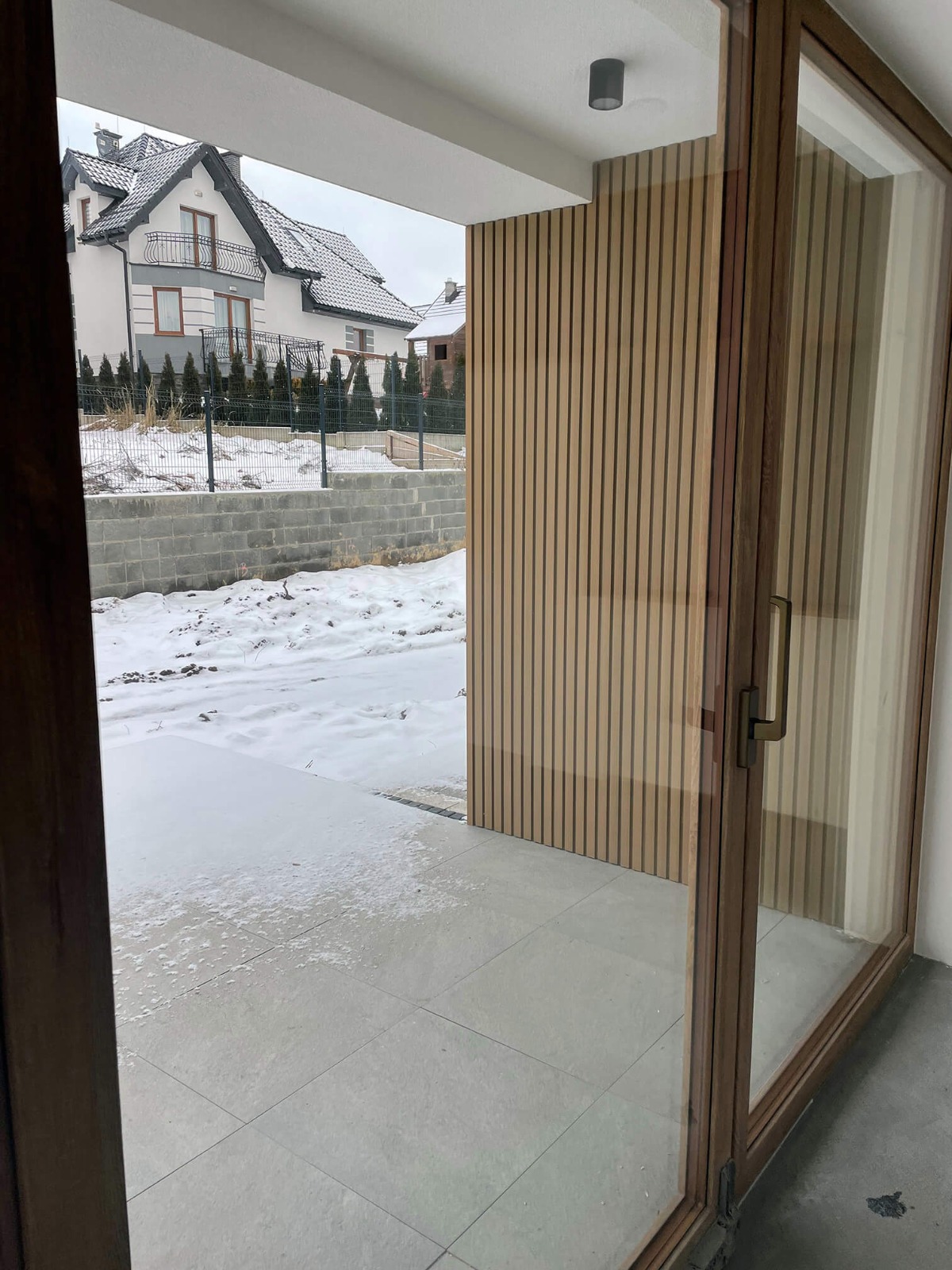 Louvered façade – composite slats, Oak