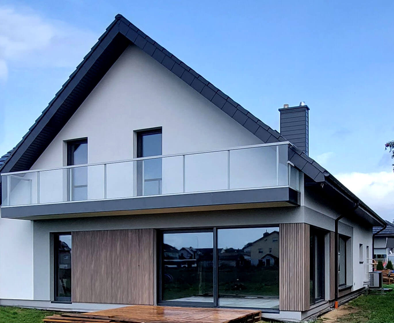 Louvered façade – composite slats, Antique