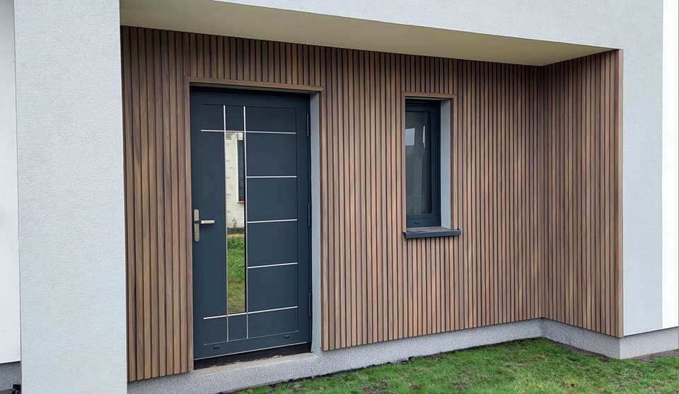 Louvered façade – composite slats, Antique