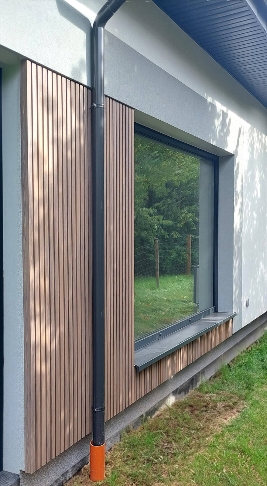 Louvered façade – composite slats, Antique