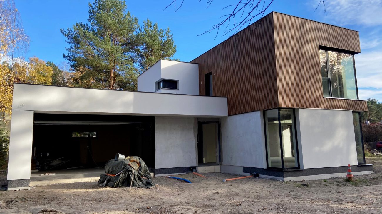 Louvered Facade – 3D Amber Premium Facade Slats