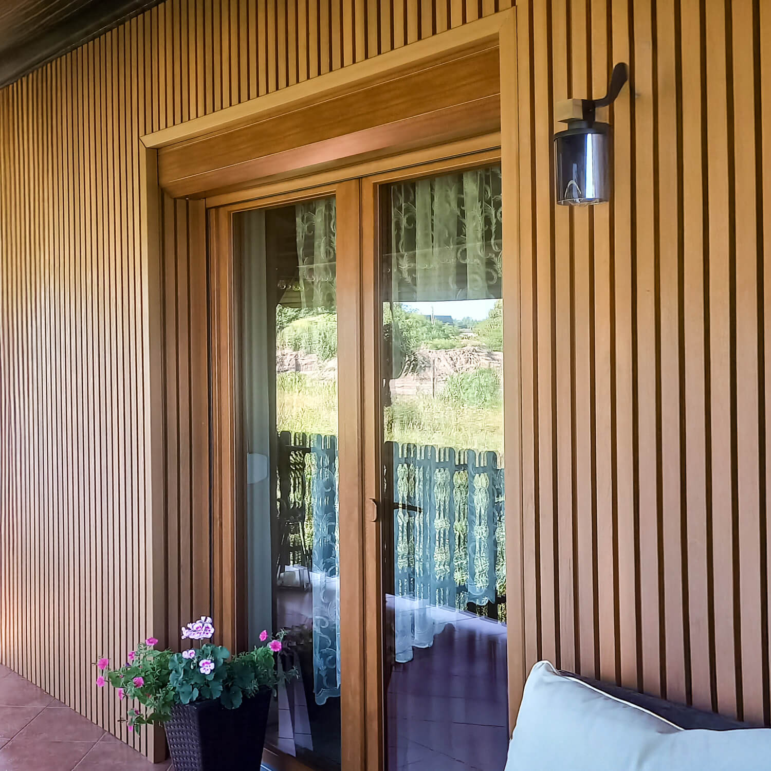 Composite slat façade in Premium Amber – style and durability