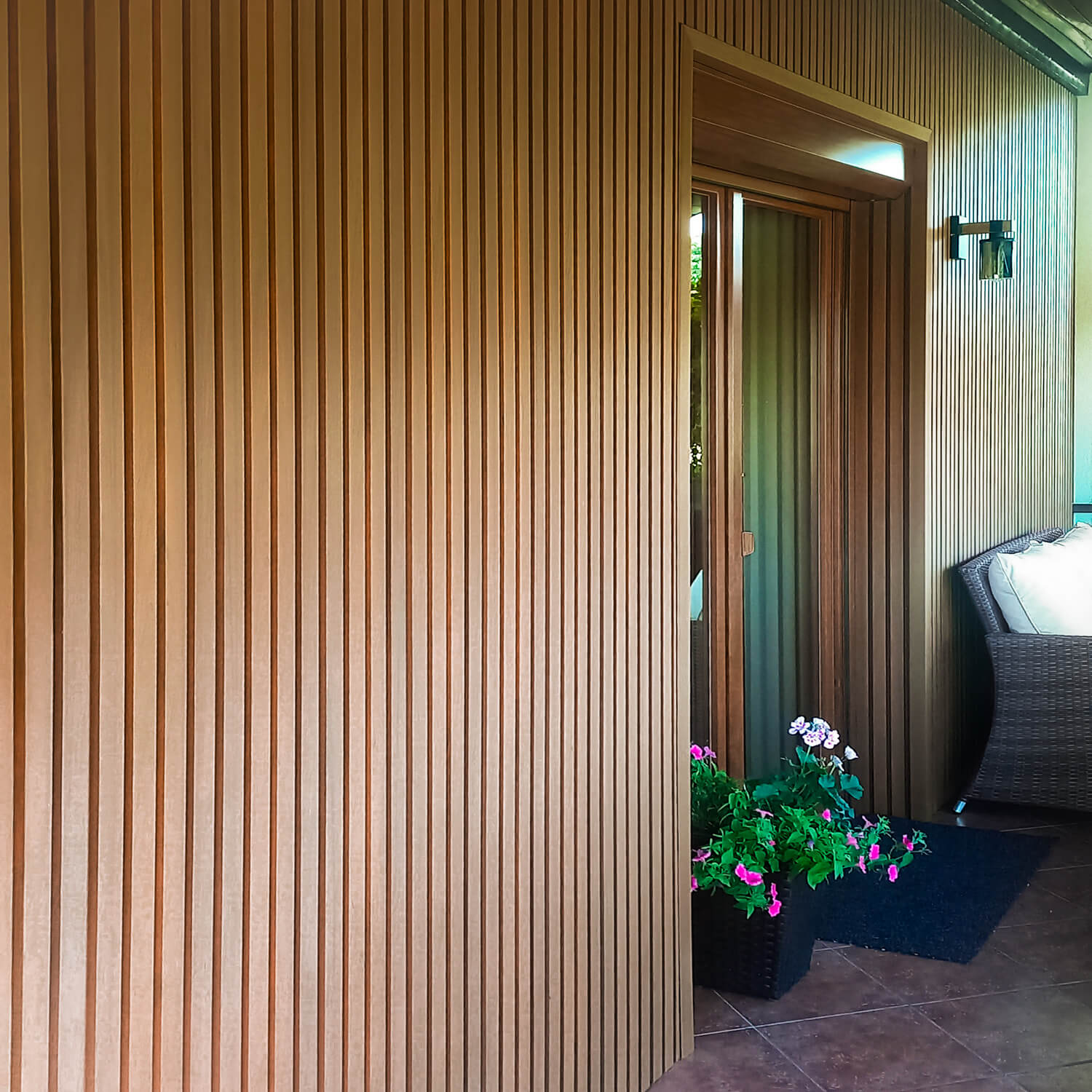 Composite slat façade in Premium Amber – style and durability