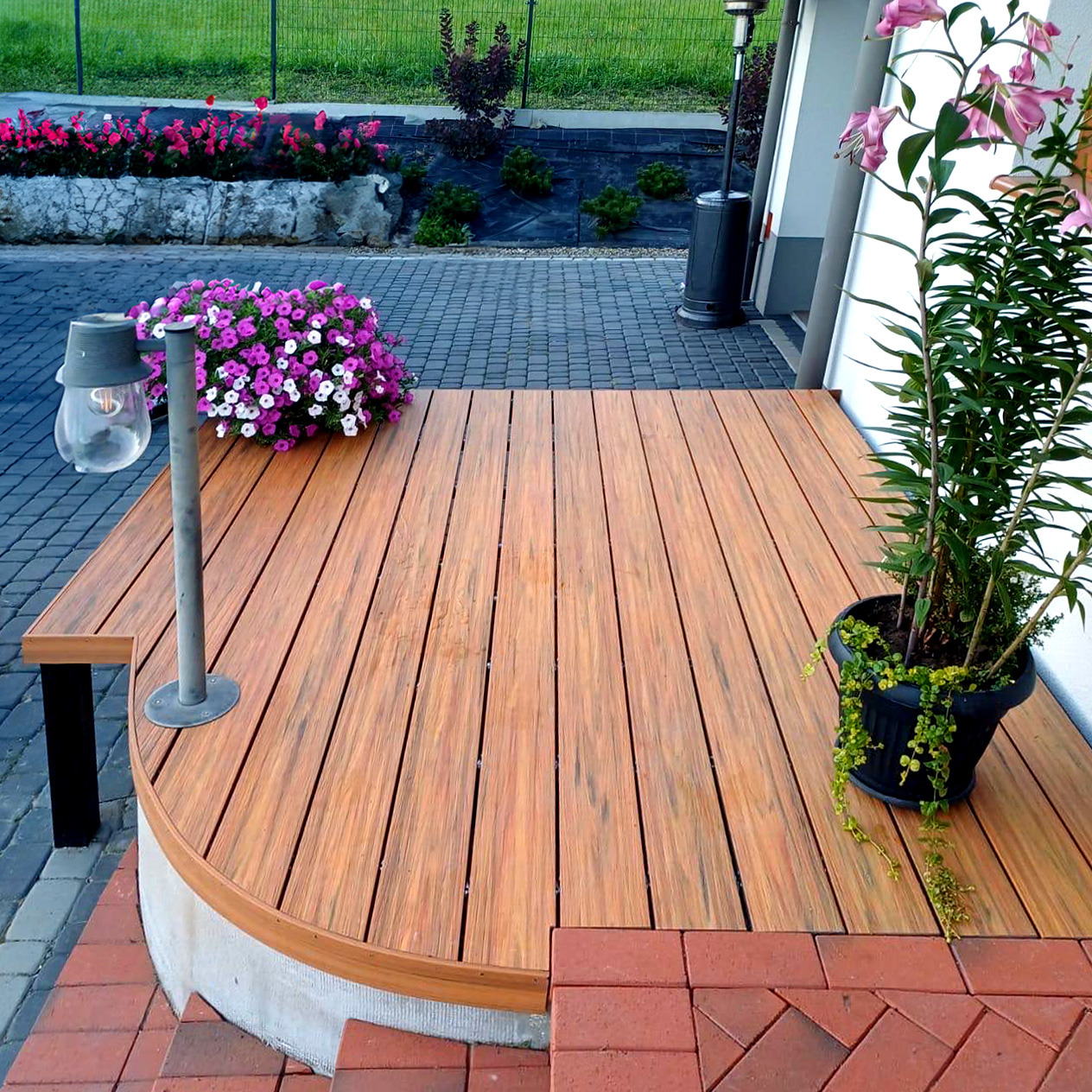 Intimate Entrance Terrace with an Amber Premium Balustrade