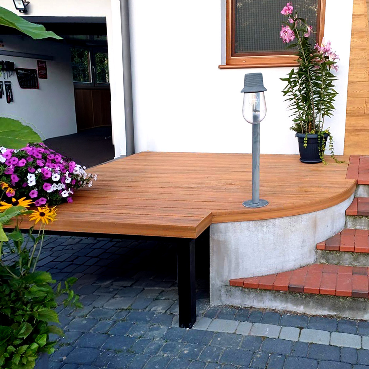 Intimate Entrance Terrace with an Amber Premium Balustrade