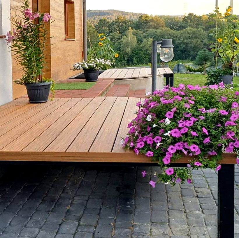 Intimate Entrance Terrace with an Amber Premium Balustrade