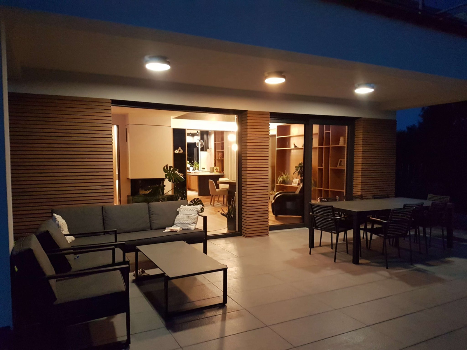 Façade slats in the leading role – new colour: Oak Winchester