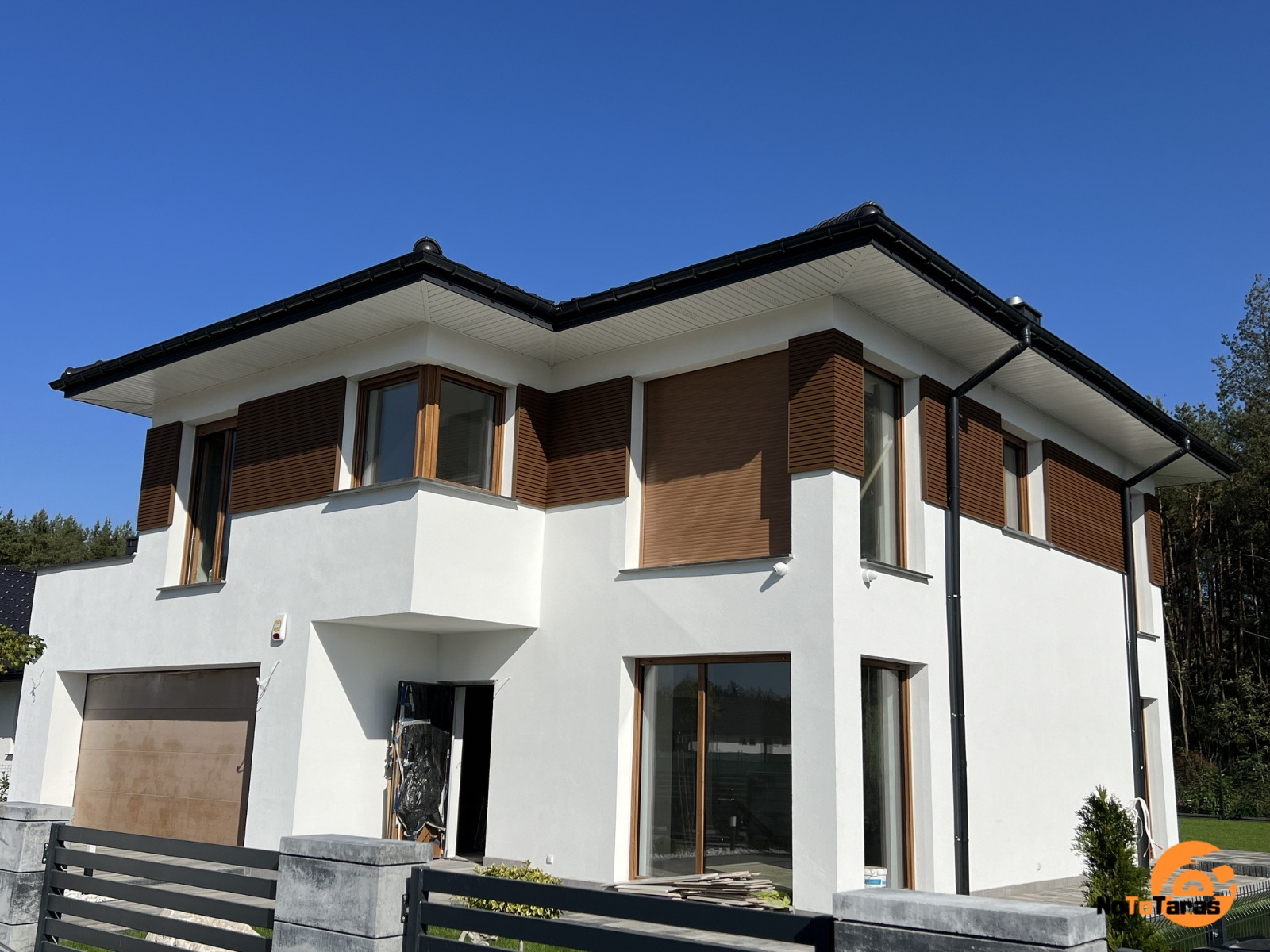 Premium Teak façade slats – stylish harmony on the façade