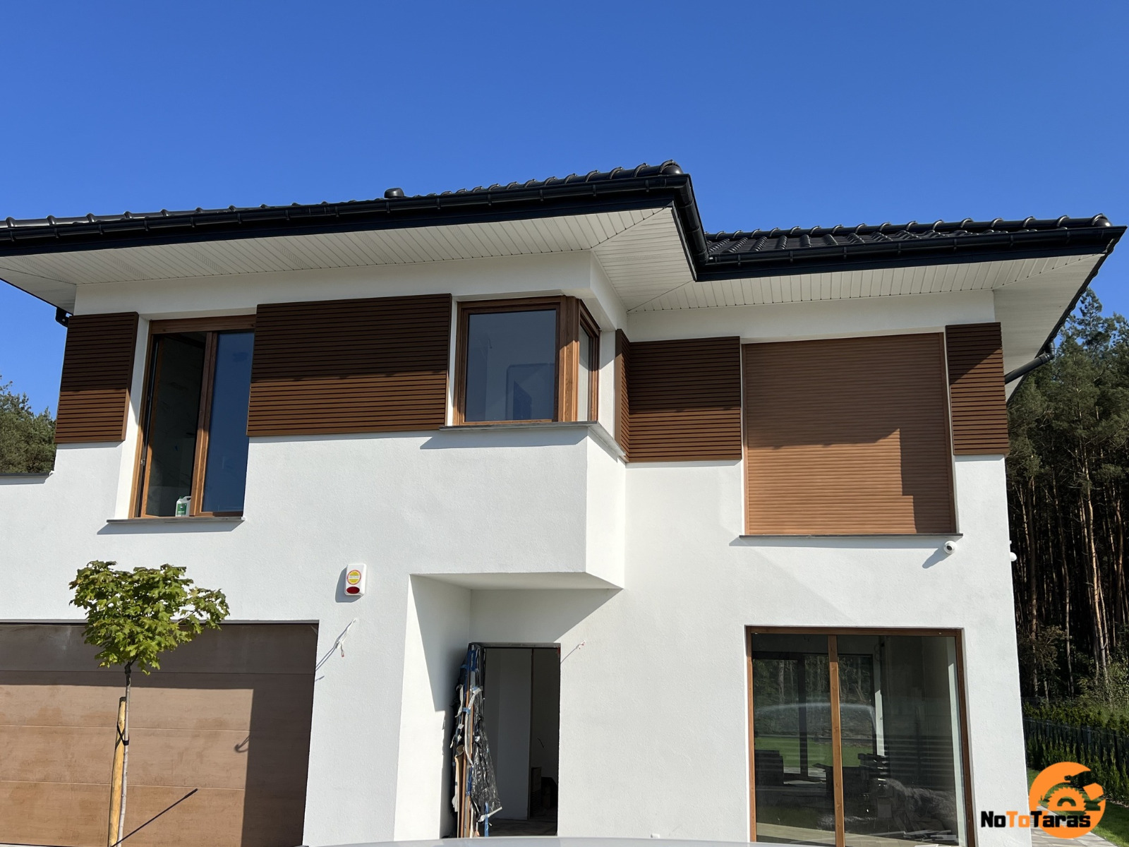 Premium Teak façade slats – stylish harmony on the façade