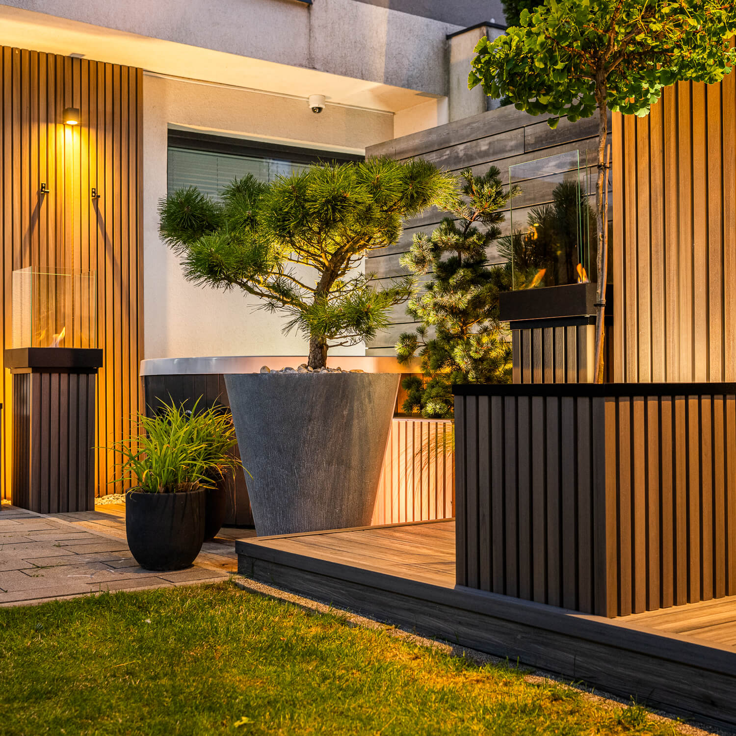 Exclusive sauna in the garden – finished with Premium Antique Oak slatted cladding boards