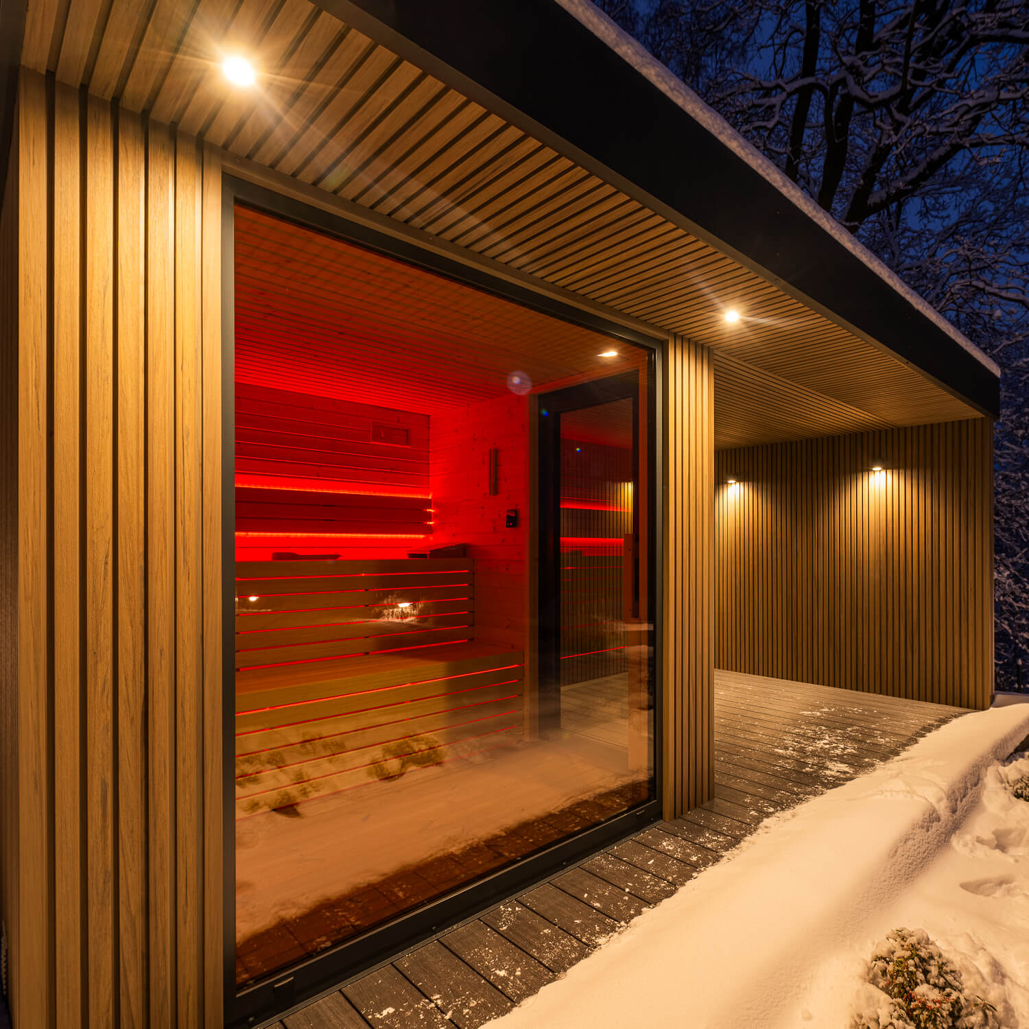 Exclusive sauna in the garden – finished with Premium Antique Oak slatted cladding boards