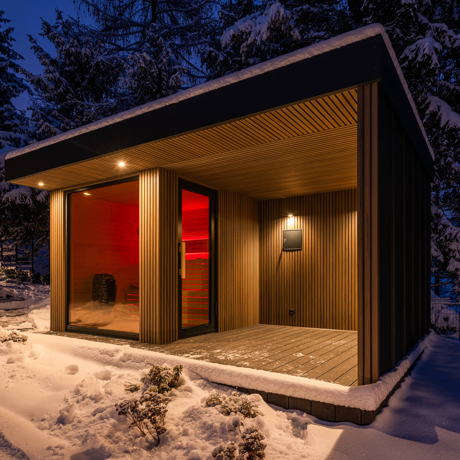 Exclusive sauna in the garden – finished with Premium Antique Oak slatted cladding boards