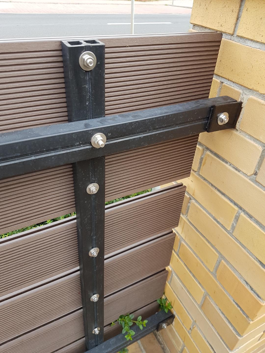 Fence Made of 3D Decking Boards in Brown – Durability in an Elegant Design