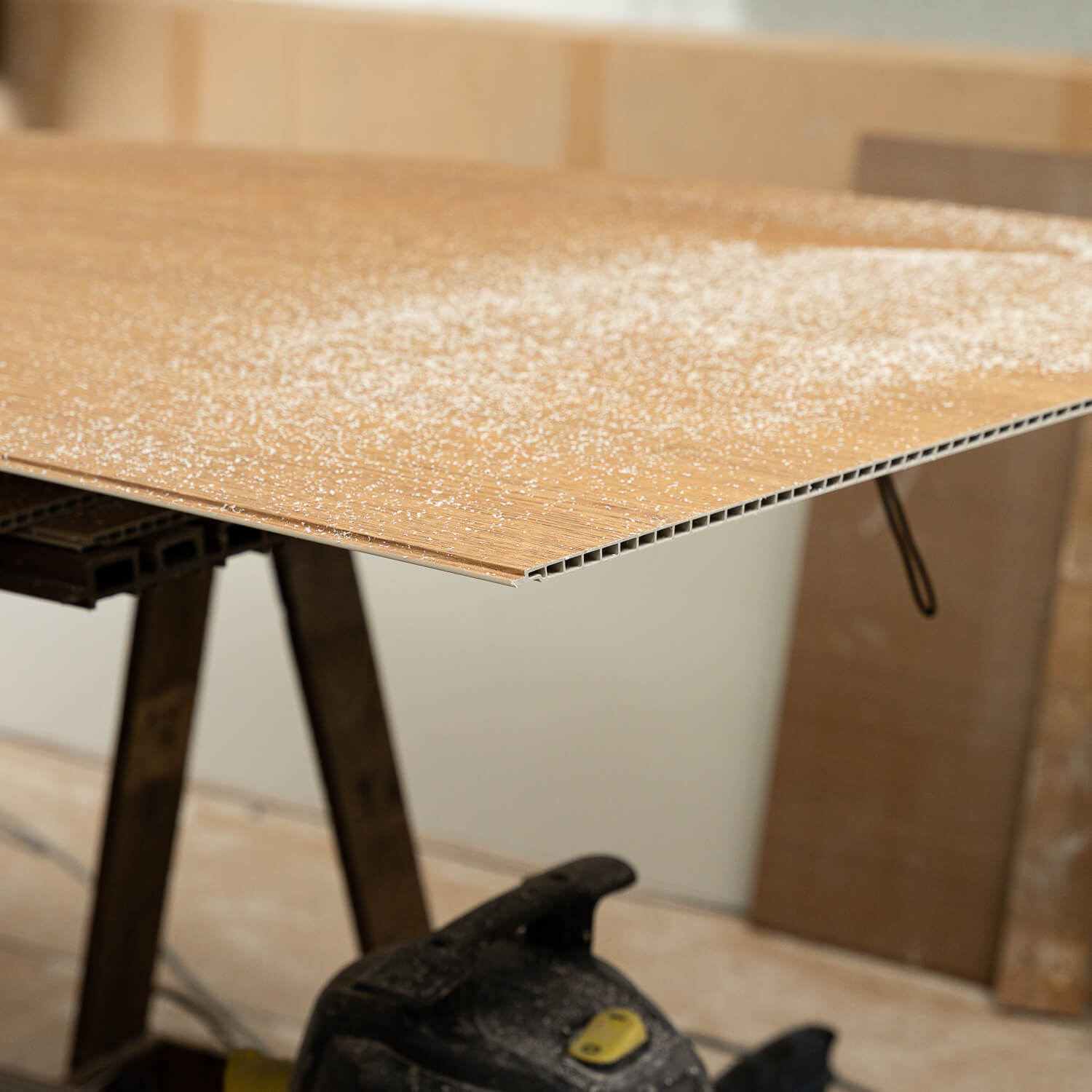 SPC wall panels in practice – installation in the Liderwood office