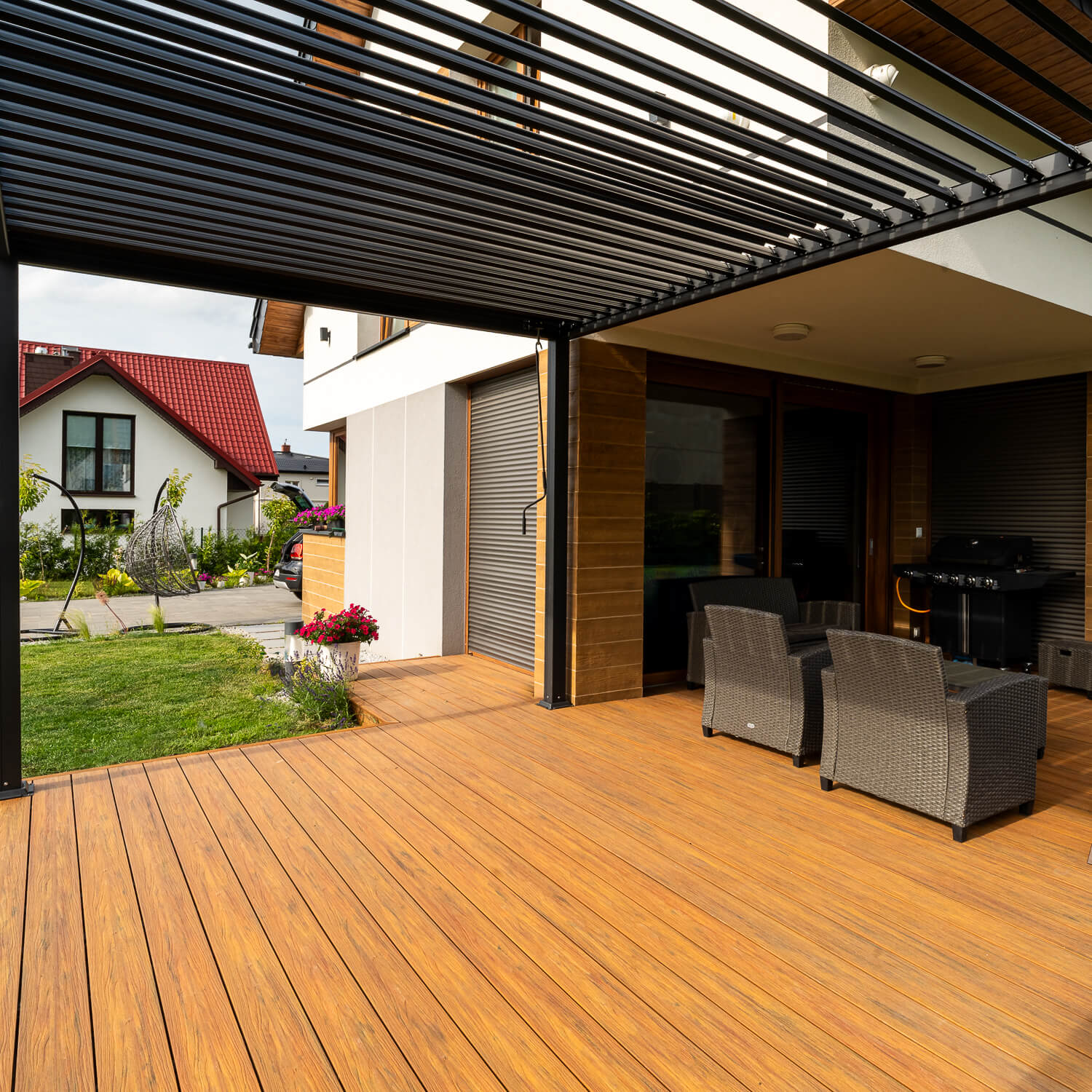 Garden Pergola from Liderwood – a modern terrace with Amber Premium Decking Boards