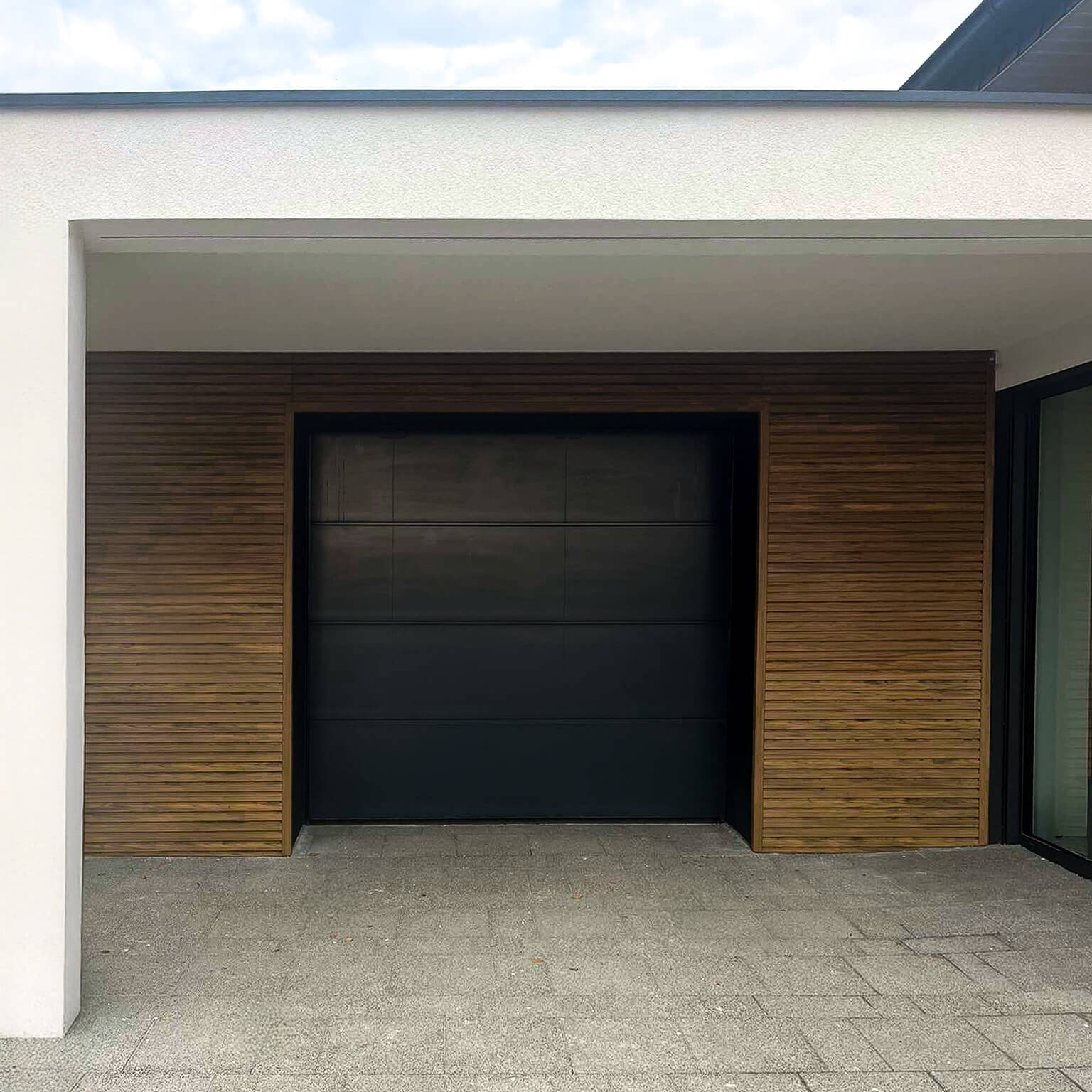 Terrace and Facade with Winchester Oak Composite Boards – Modern Consistency in Style