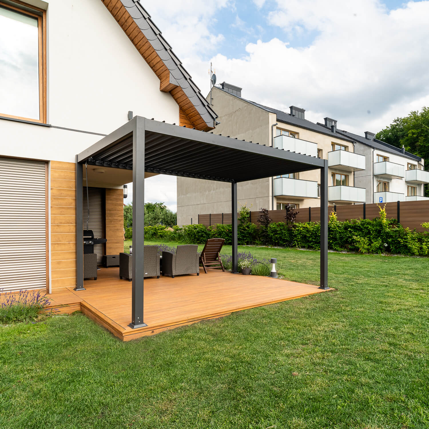 Garden Pergola from Liderwood – a modern terrace with Amber Premium Decking Boards