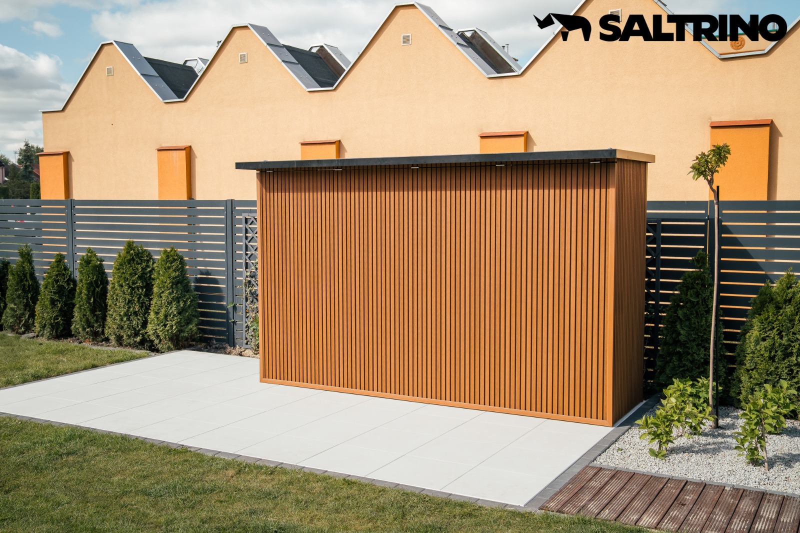 Modern Outdoor Kitchen with Premium Teak Composite Slats