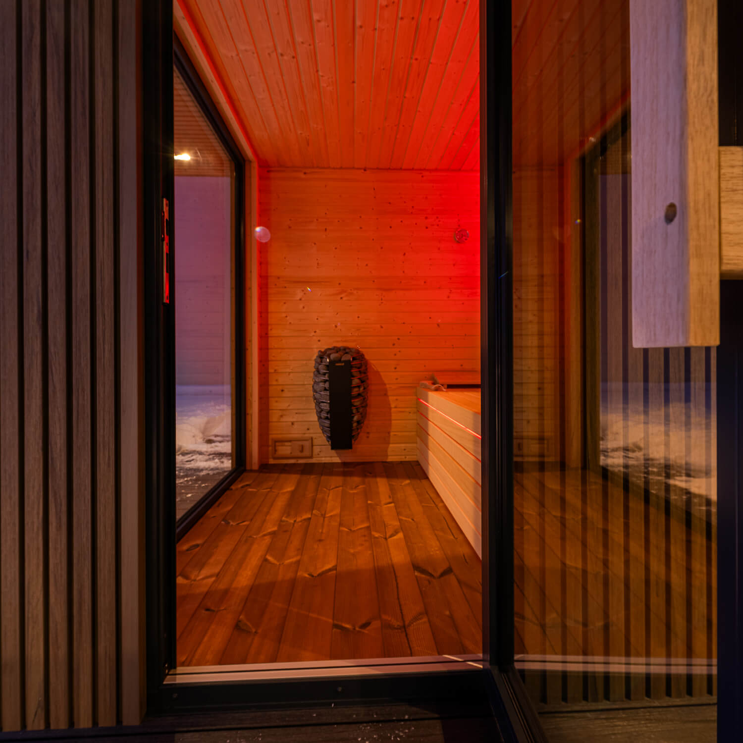 Exclusive sauna in the garden – finished with Premium Antique Oak slatted cladding boards