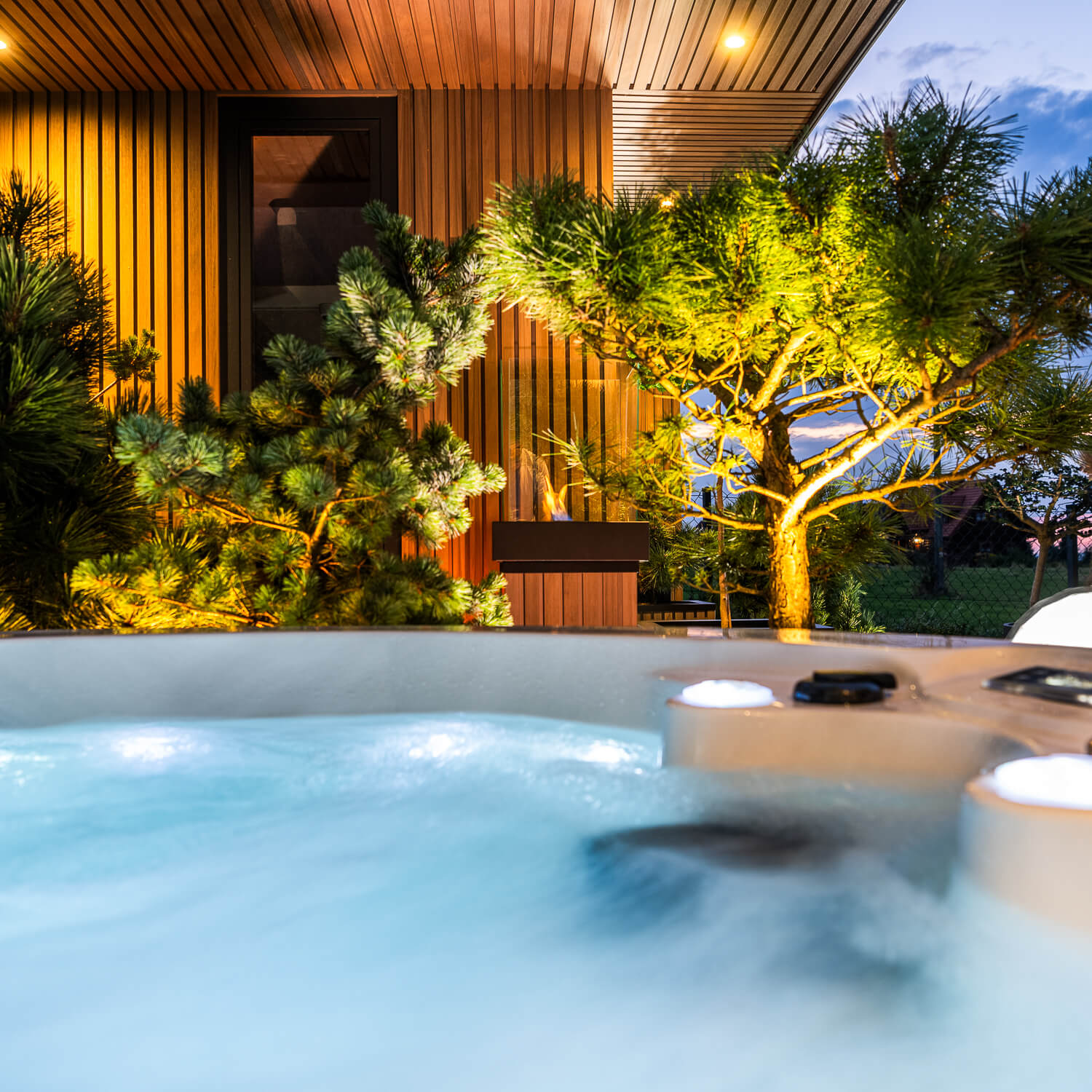 Exclusive sauna in the garden – finished with Premium Antique Oak slatted cladding boards