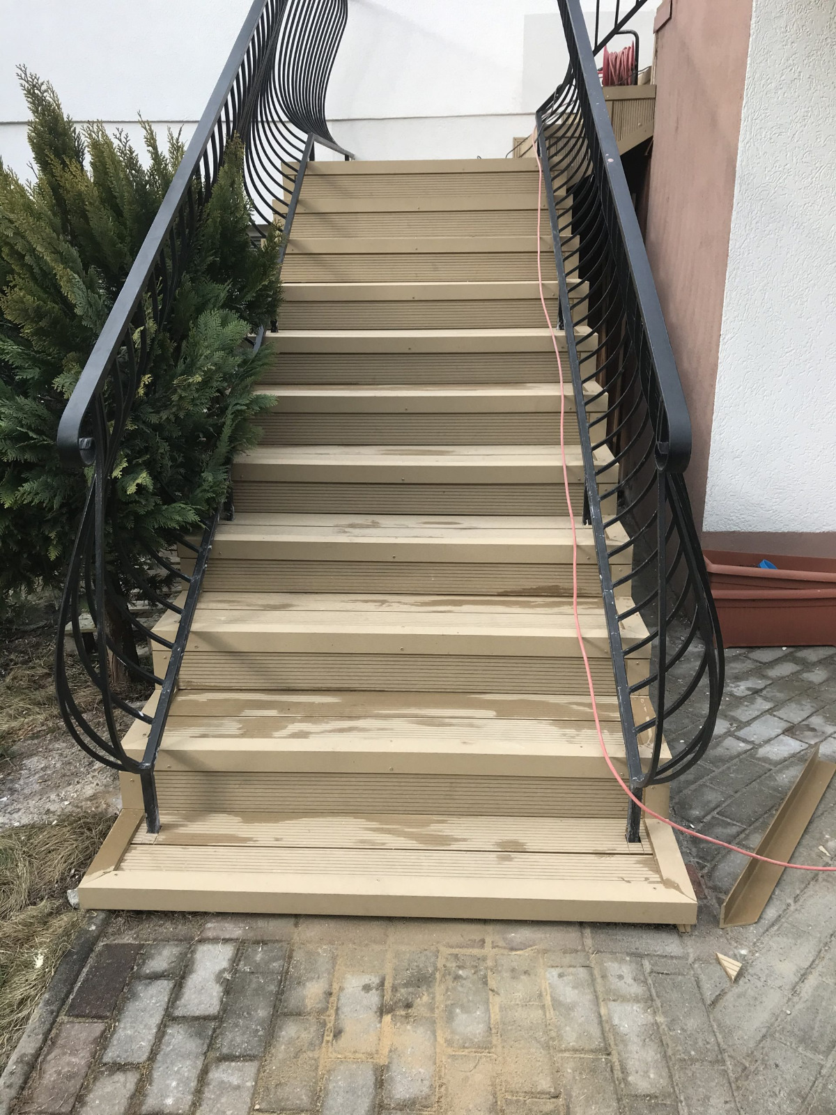 Stairs made of Standard Honey Teak composite – a safe and stylish passage